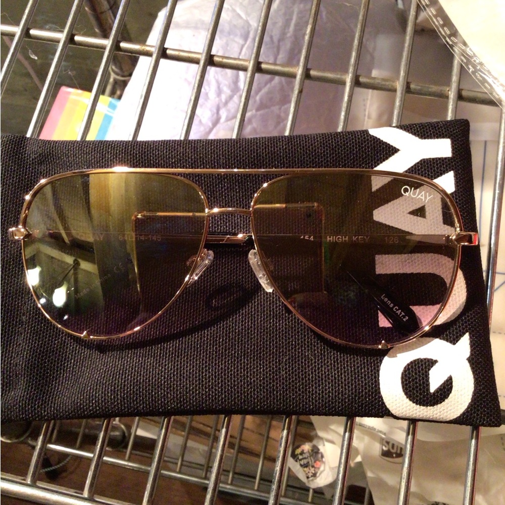 NEW! Host Pick! 🩷🩷🩷Quay Australia Large High key Aviator Sunglasses ***read - Picture 2 of 10